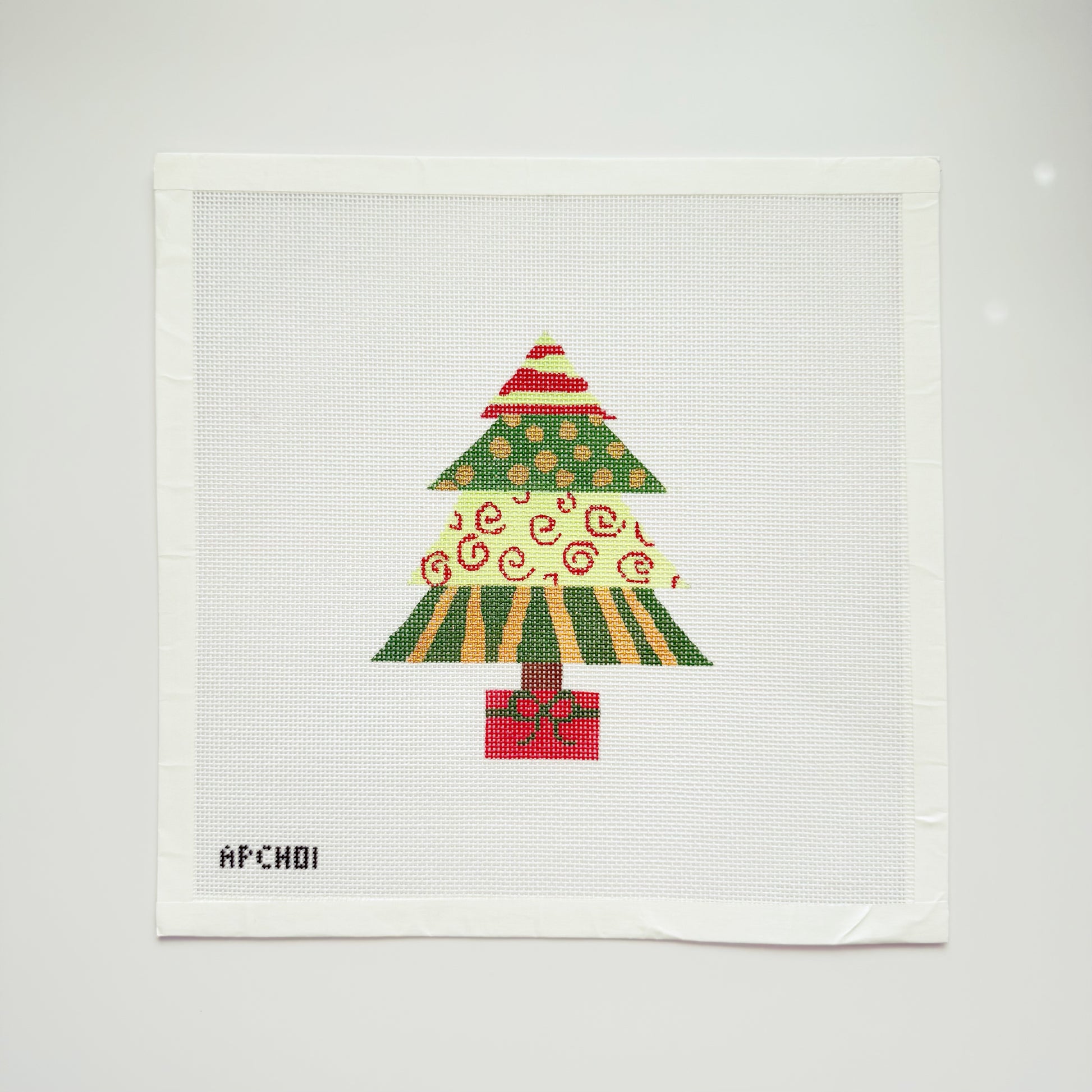 APCH01 - Graphic Christmas Tree with Present Base