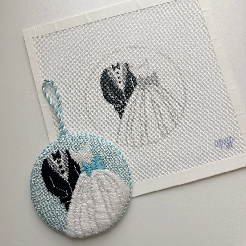 APWE5 - Tux and Gown Round - Bride and Groom - 18M 4.5" Round